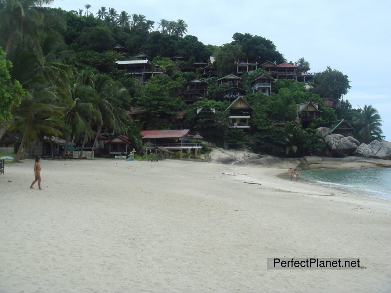 Ao Thong Nai Pan Noi