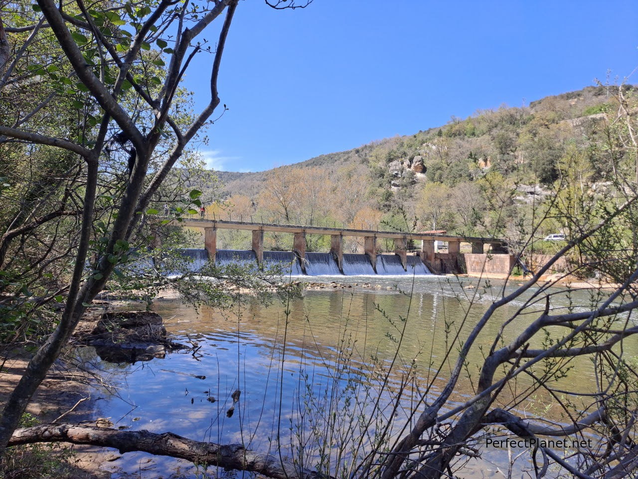 Bridge hydroelectric power plant