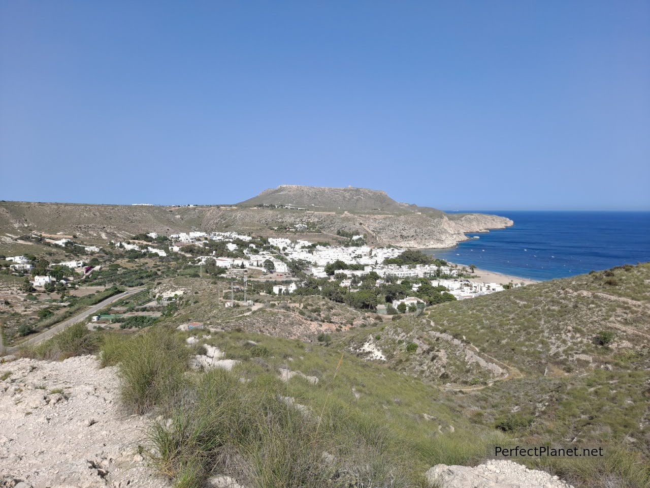 Acceso desde Agua Amarga