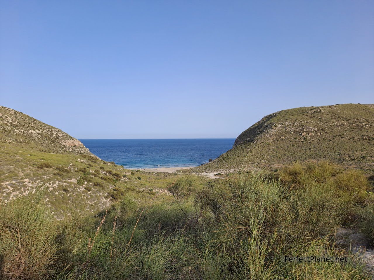 Acceso desde Agua Amarga