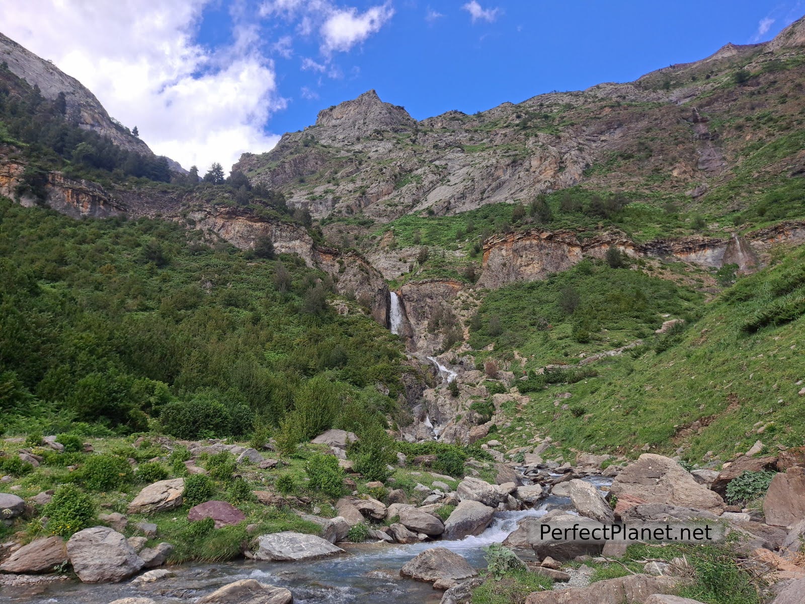 La Larri waterfall