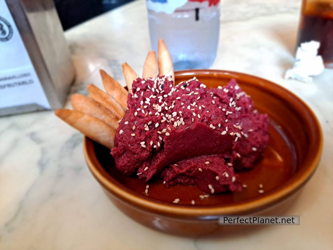 Beetroot hummus