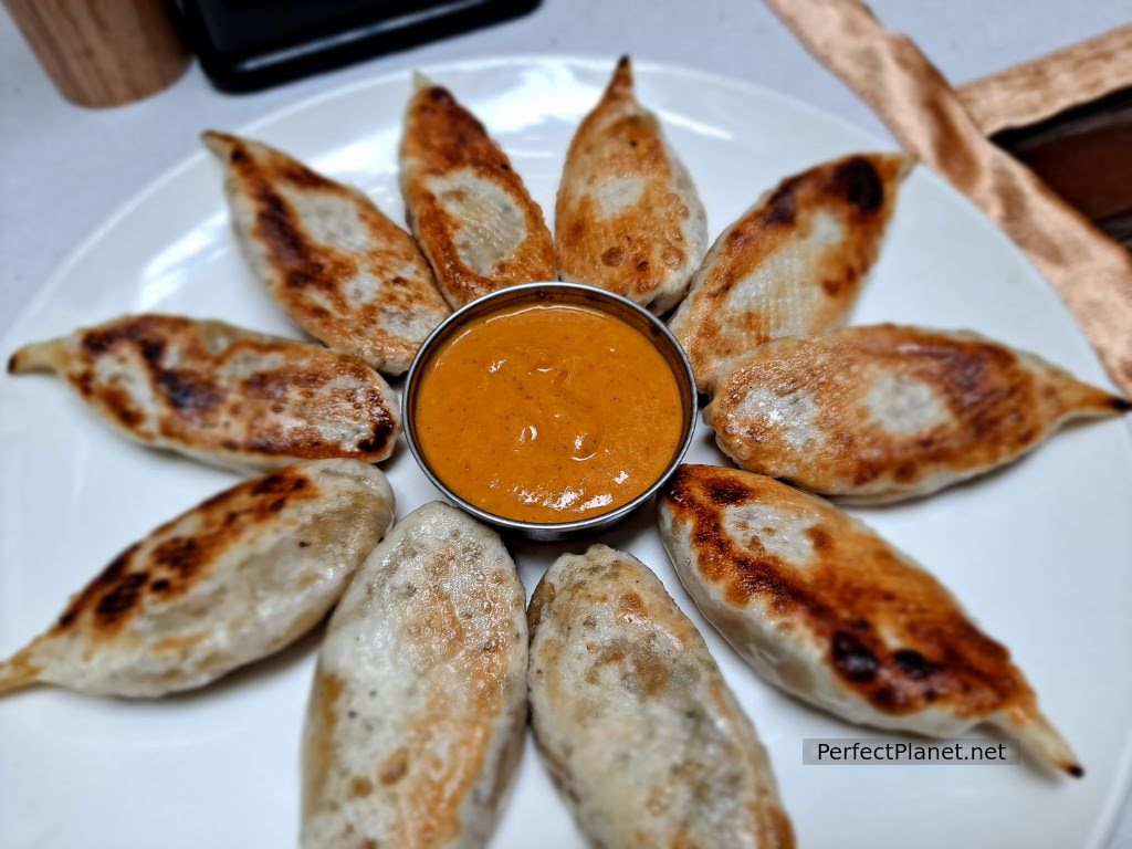 Momos