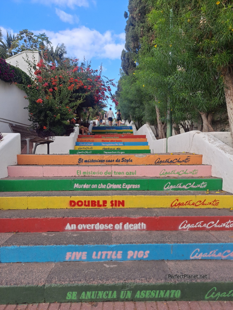 Escaleras Agatha Christie