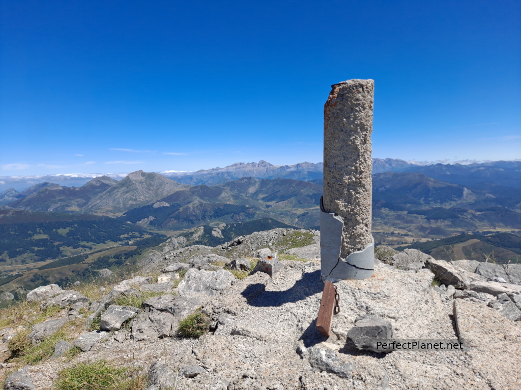 Peña de la Cruz peak