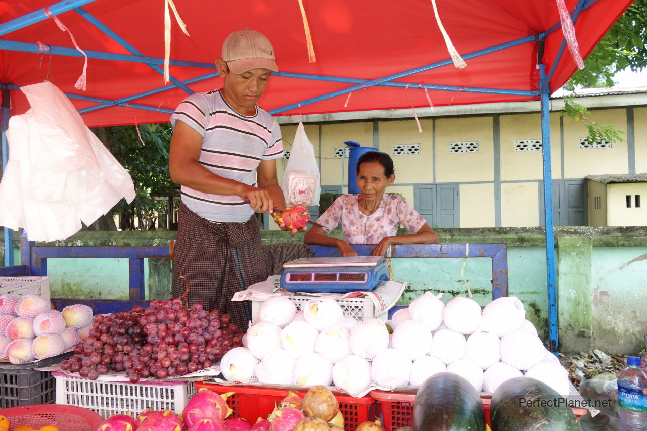 Fruit street stand