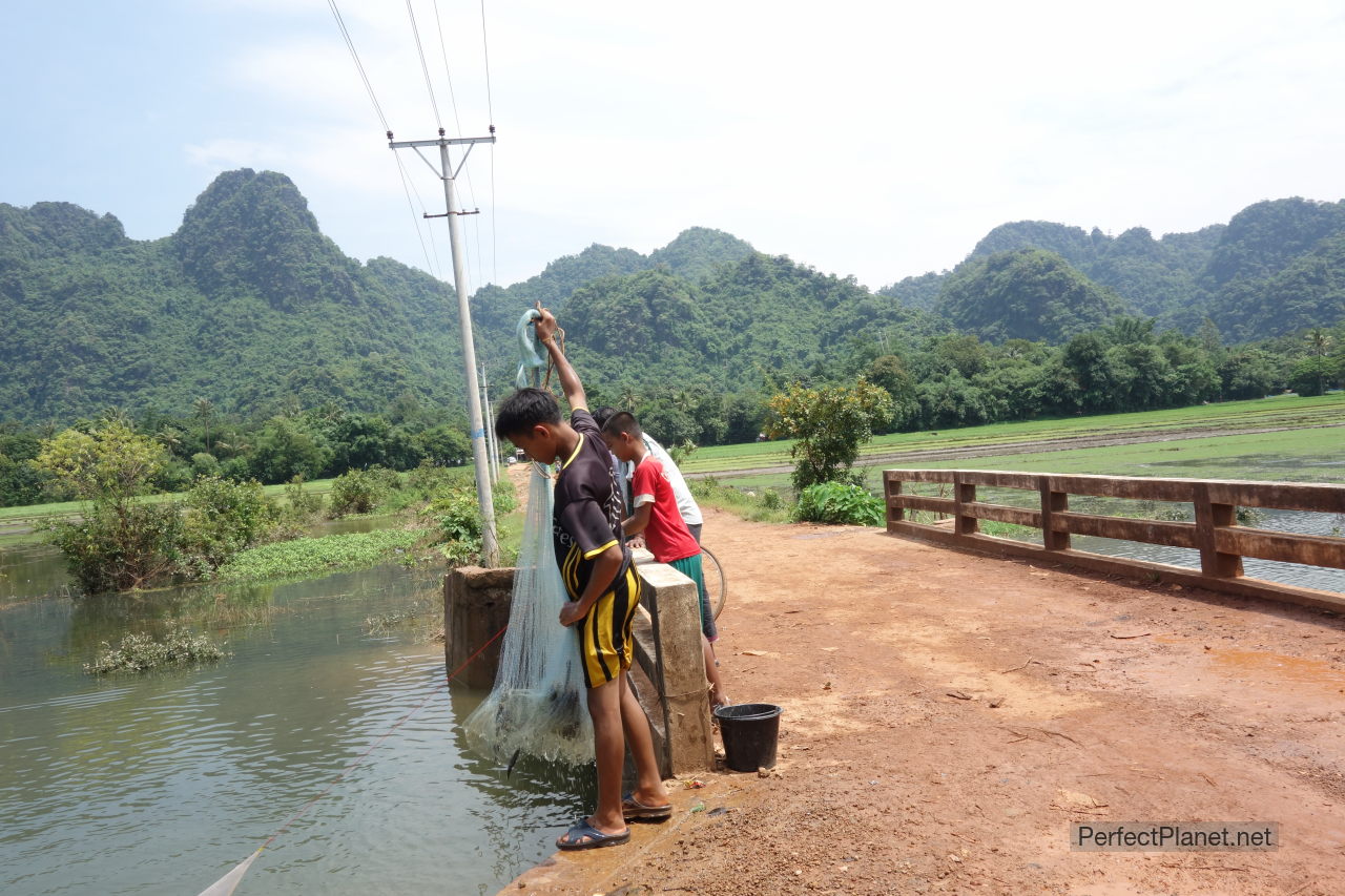 Fishermen near Saddan Cave