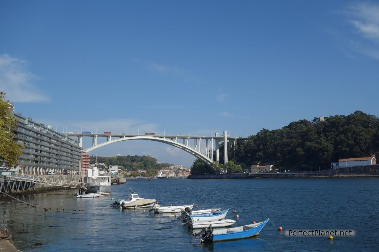 Arrábida Bridge