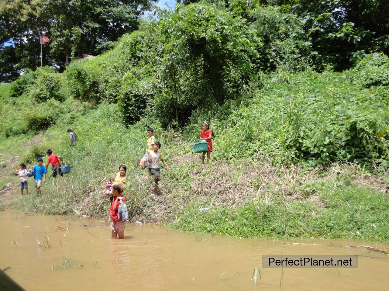 Niños vendiendo