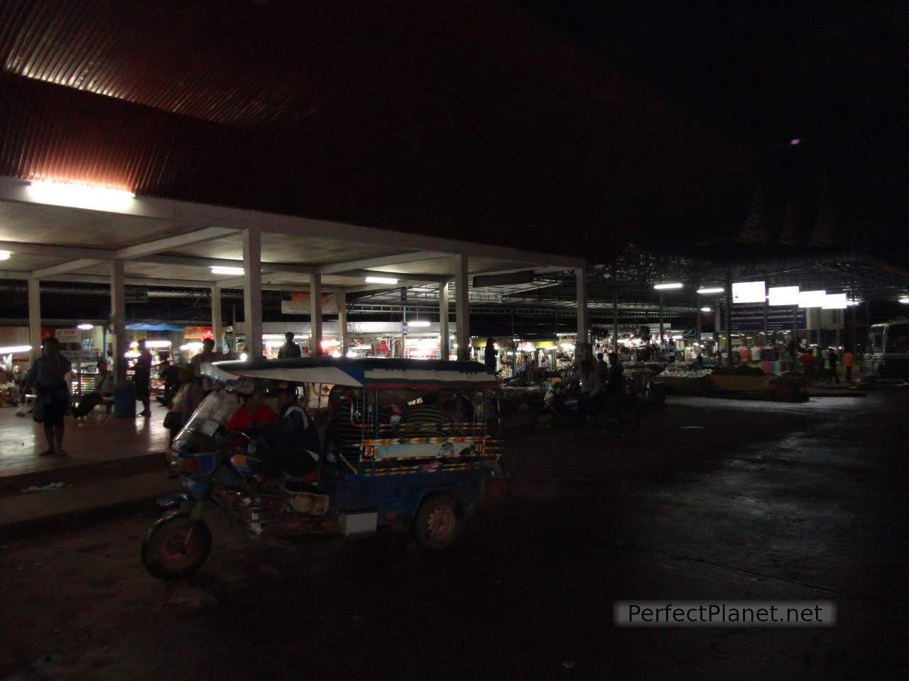 Estación de autobuses de Tha Kaek