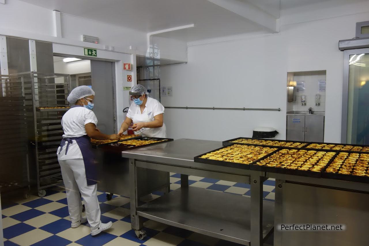 Elaboración pasteles de nata