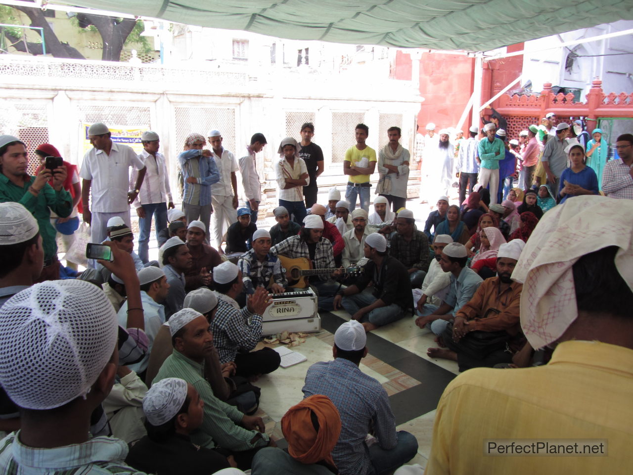 Saint Nizam-ud-din-Aulia marble sanctuary