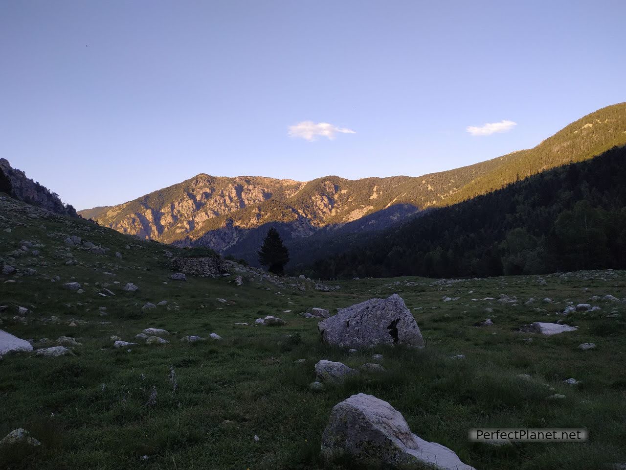 Amanece en valle de Carança