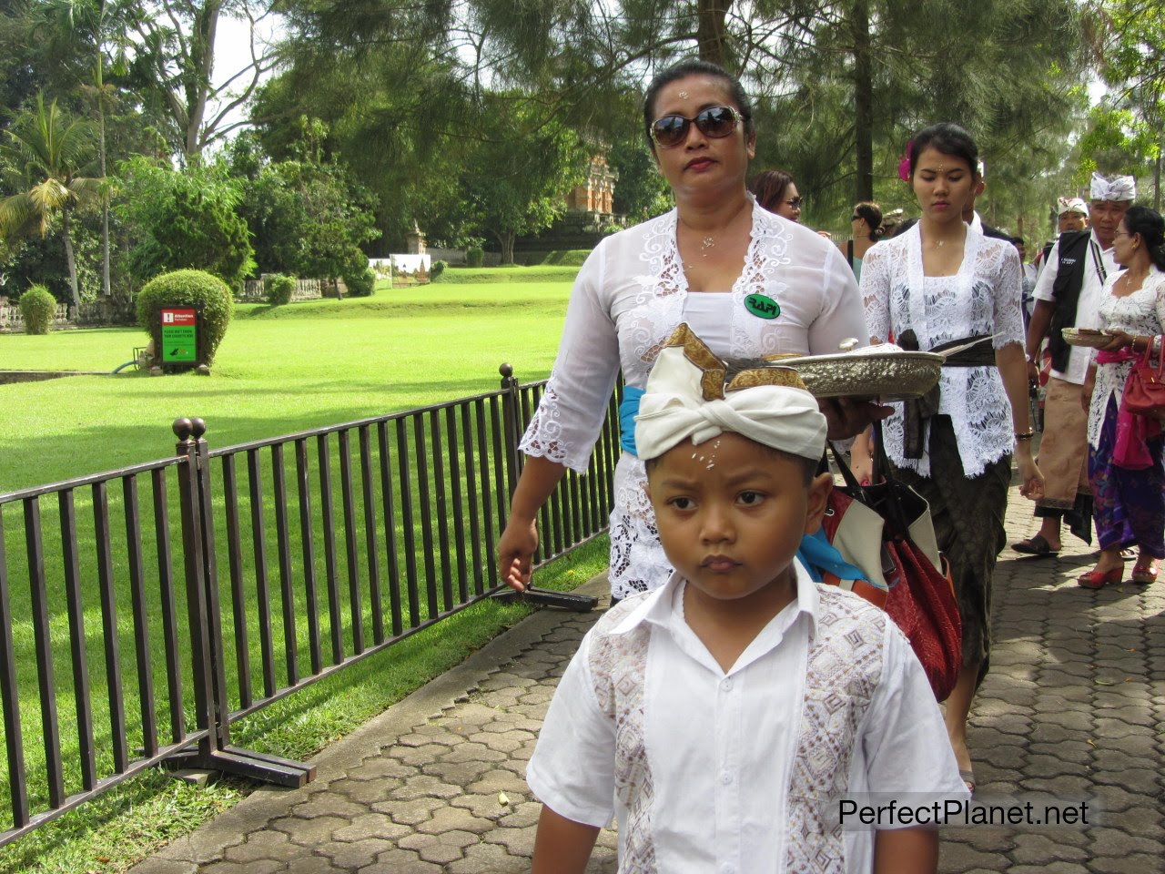 Balinese people in Pura Taman Ayun