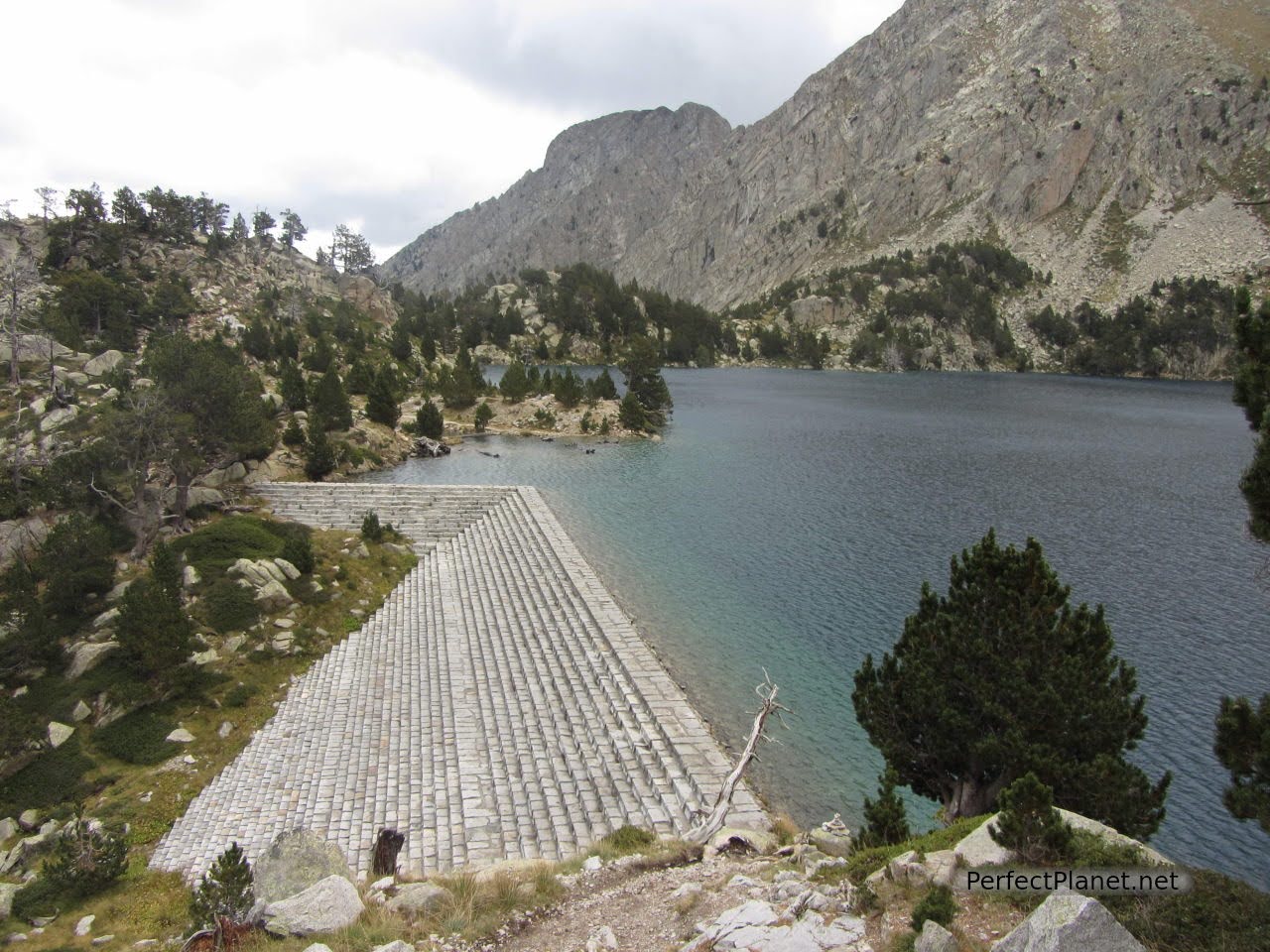 Negre de Peguera lake