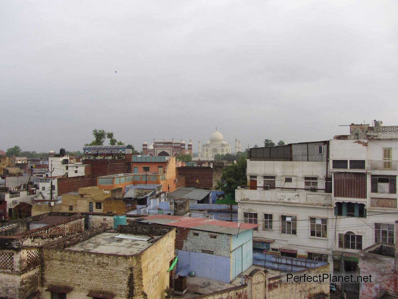 Views of the Taj Mahal from the roof of the Sani