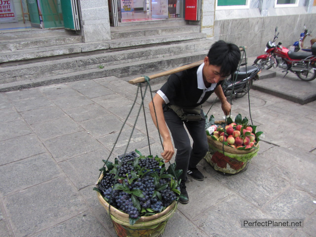 Man in Dali market